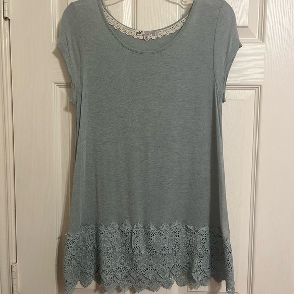 Ladies soft green top with lace bottom - Picture 1 of 3